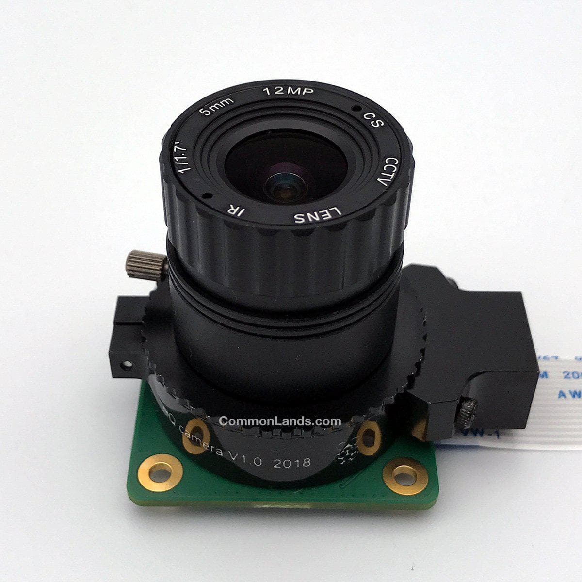 Le CommonLands CIL05.0-F2.0-CSNOIR est un objectif grand angle 5.0mm F/2.0 à monture CS pour les caméras à monture CS de 12MP+ comme le Raspberry Pi HQ.